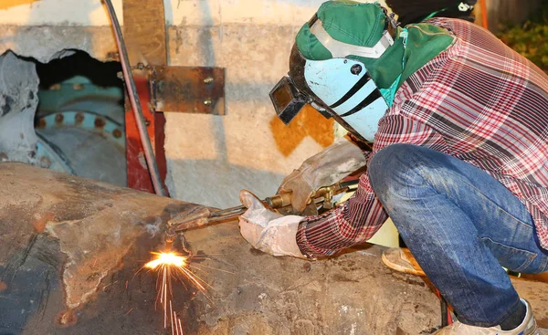 Trabajos de soldadura para tuberías de acero grandes — Foto de Stock