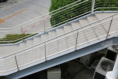 Geçit korkuluk merdiven aşağı ile uygulama projesi