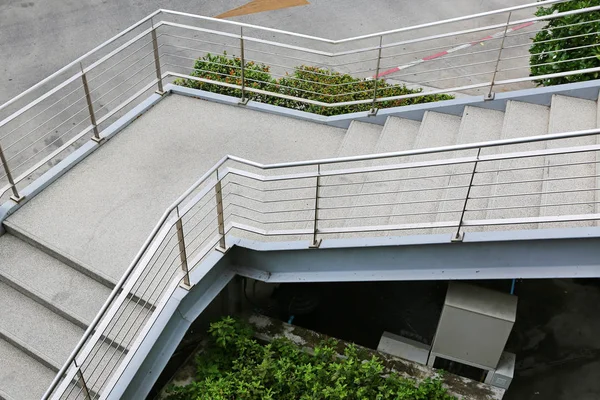 Geçit korkuluk merdiven aşağı ile uygulama projesi