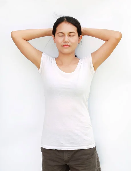 Menina tailandês t-shirt exercício isolado fundo branco — Fotografia de Stock