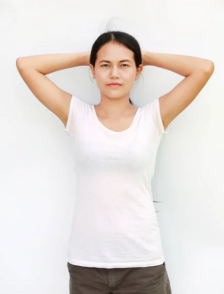 Menina tailandês t-shirt exercício isolado fundo branco — Fotografia de Stock