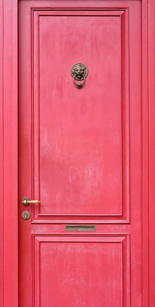 Detail starožitné čínské červené dveře — Stock fotografie