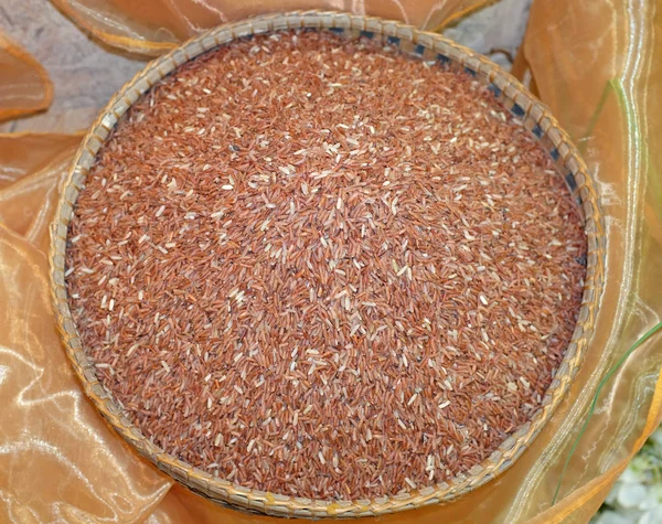 Um arroz Jasmine Brown em cesta — Fotografia de Stock