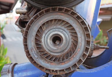 Bir metal robot parçaları