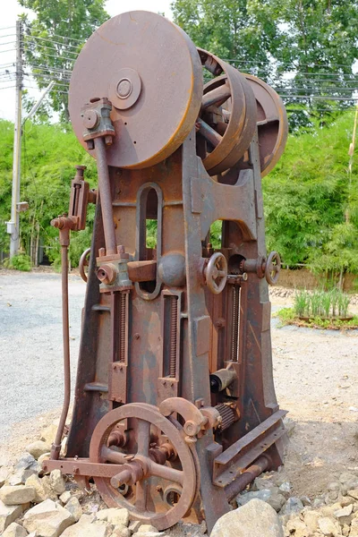 A mechanikus gép régi és rozsdás fogaskerék — Stock Fotó