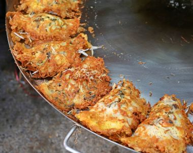 Lezzetli kızarmış midye tava kızarmış