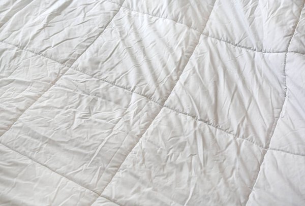 Текстура белого одеяла крупным планом
