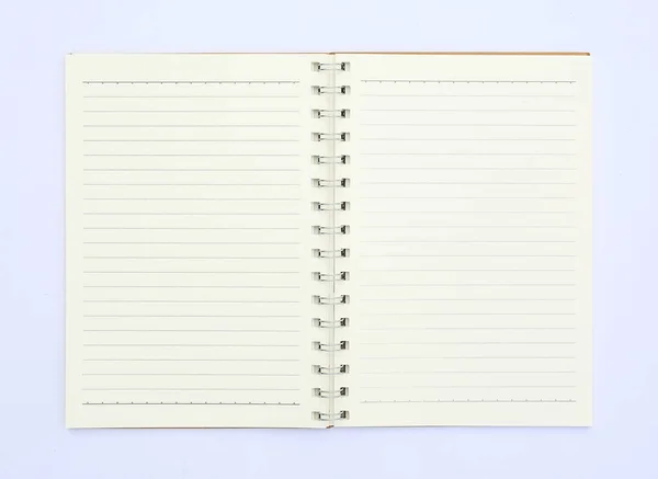 Öppna tom anteckningsbok på vit bakgrund — Stockfoto