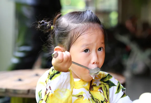 Kavun Bing Su Korece tatlı yeme çocuk kız