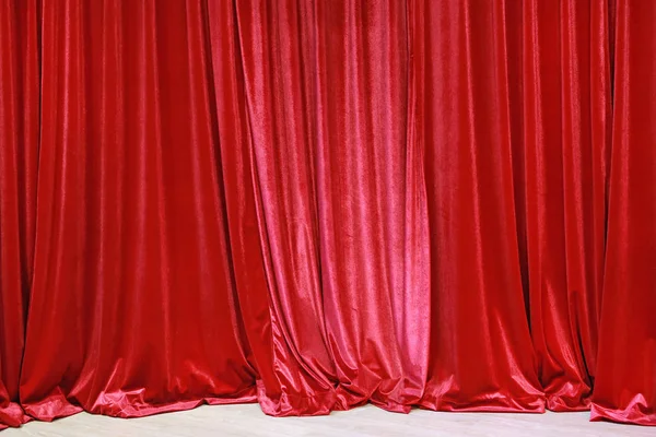 Red closed curtain background in a theater — Stock Photo, Image