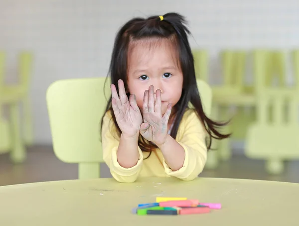 Little Asian Child Girl Dirty Hands Chalk Focus Child Hands — Stock Photo, Image