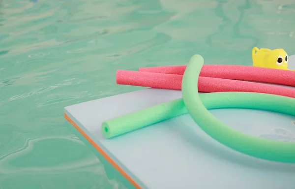 Wasser Aerobic Ausrüstung Farbige Wassernudeln Schwimmbad — Stockfoto