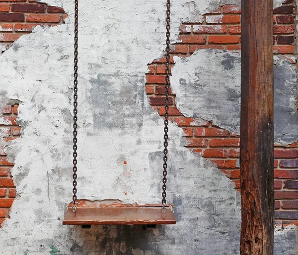 Empty Chain Swing Old Brick Wall Background — Stock Photo, Image