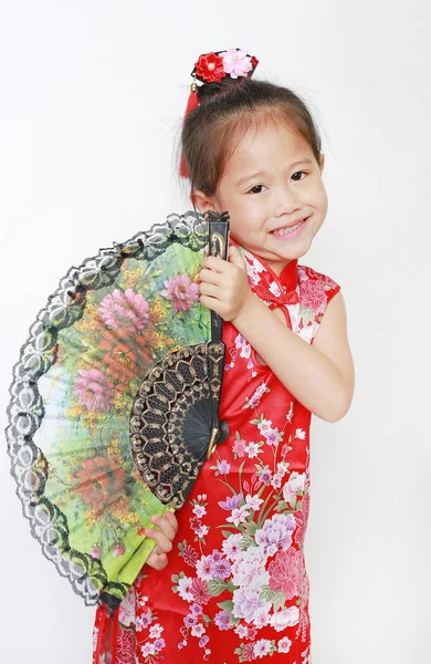 Menina Asiática Pequena Feliz Segurando Ventilador Estilo Chinês Fundo Branco — Fotografia de Stock