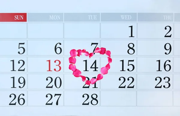 Página Del Calendario Con Pétalos Rosas Forma Corazón Febrero Del — Foto de Stock