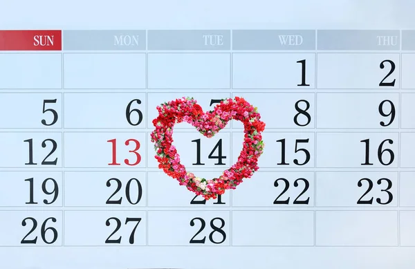 Stránka Kalendář Růžové Okvětní Lístky Růže Tvaru Srdce Února Svatého — Stock fotografie