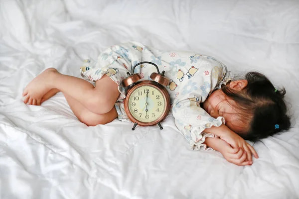 Schattig Klein Meisje Niet Bereid Zijn Wakker Ochtend — Stockfoto