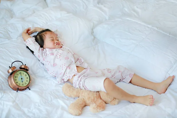 Schattig Klein Meisje Niet Bereid Zijn Wakker Ochtend — Stockfoto