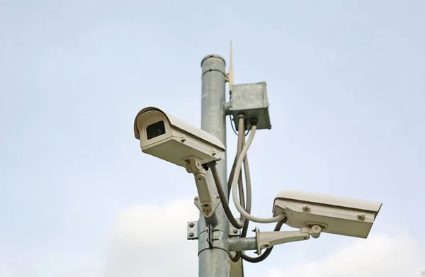 Telecamera Sicurezza Cctv Sul Palo Esterno — Foto Stock