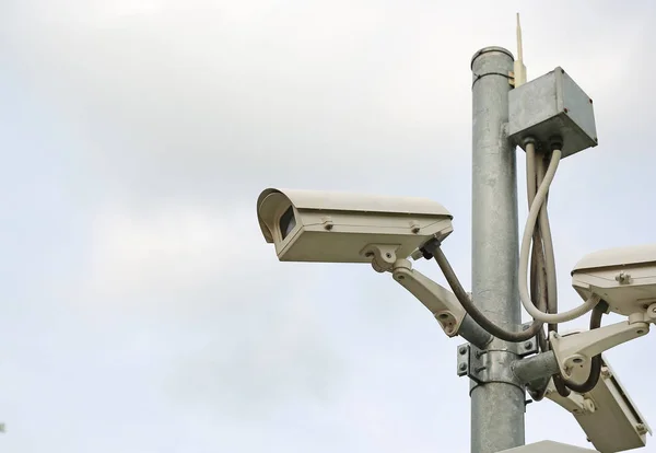 Telecamera Sicurezza Cctv Sul Palo Esterno — Foto Stock