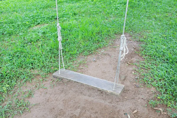 Empty Swing Placed Garden — Stock Photo, Image