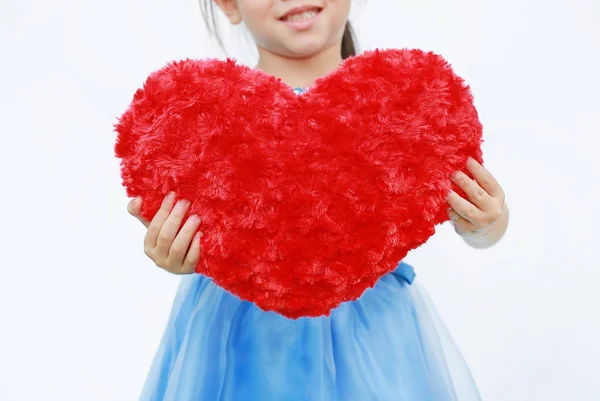 Mano Cerca Sosteniendo Una Almohada Roja Del Corazón Aislada Sobre — Foto de Stock