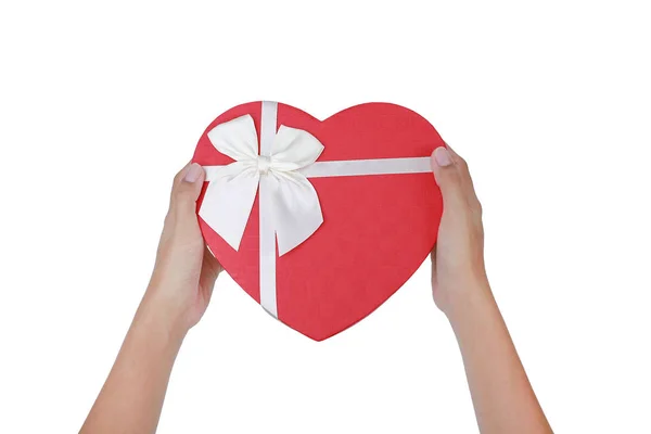 Žena Ruce Držící Červené Srdce Krabičky Pro Valentine Slavnostní Izolovaných — Stock fotografie