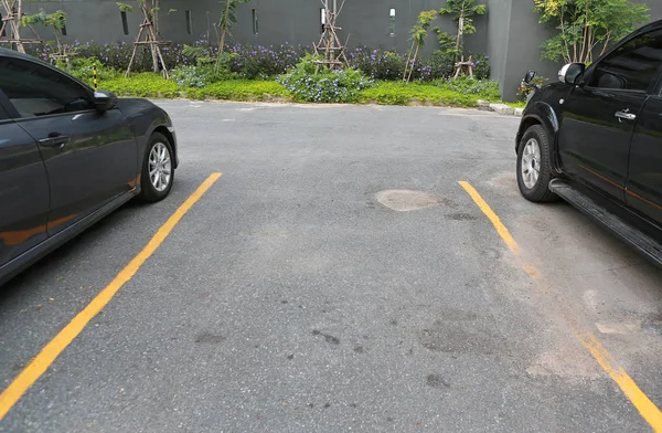 Voie Stationnement Extérieur Entre Les Voitures Dans Parking — Photo