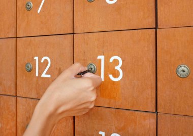 Posta kutusunu açma tuşuna basılı tutarak el.