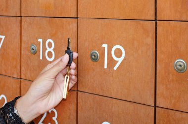 Posta kutusunu açma tuşuna basılı tutarak el.