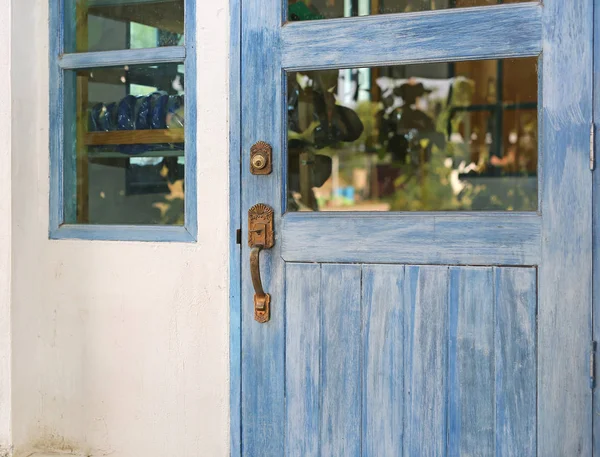 Old Wooden Door Rusty Iron Handle — Stock Photo, Image