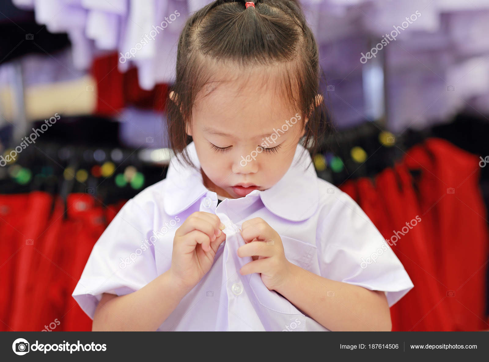 かわいい女の子ドレッシングしてみてください学校制服 幼稚園児