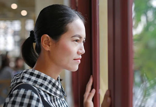 Young Asian Woman Library Looking Out Glass Windows — Stock Photo, Image
