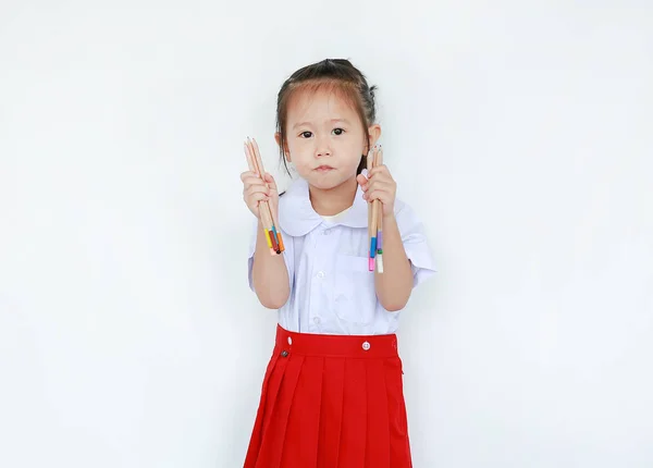 Portretul Copilului Asiatic Uniformă Școlară Care Deține Creion Color Izolat — Fotografie, imagine de stoc