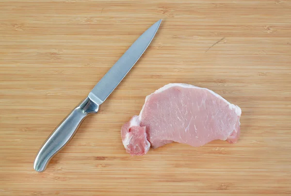 Нож Рубленая Свиная Вырезка Деревянном Фоне — стоковое фото