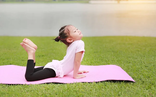 Cute Little Asian Child Girl Doing Yoga Public Park — Stock Photo, Image