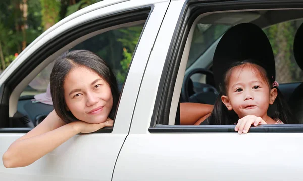 Mãe Filha Carro Boas Festas — Fotografia de Stock