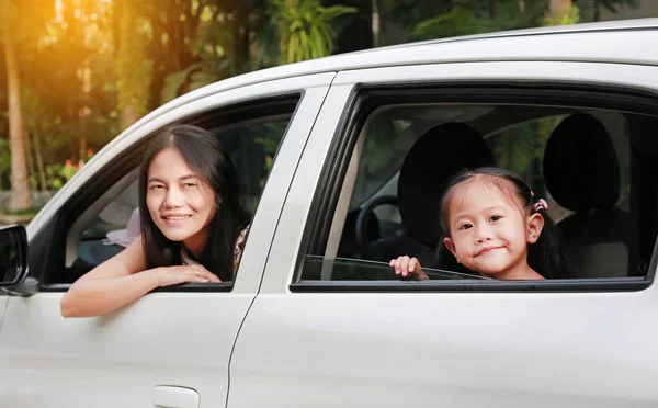 Mãe Filha Carro Boas Festas — Fotografia de Stock