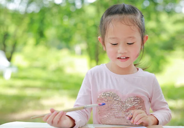 Kindermalerei Kleines Mädchen Hat Spaß Beim Malen Auf Papier Grünen — Stockfoto