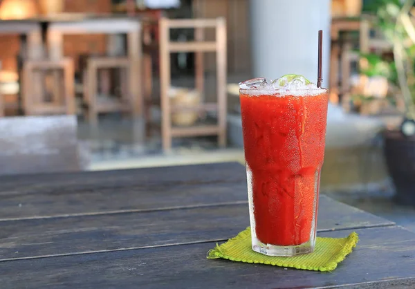 Vaso Helado Con Limón Sobre Mesa Madera — Foto de Stock