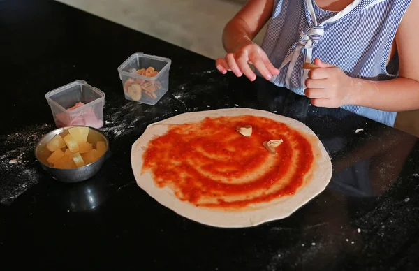 Közelről Így Pizza Gyerek Kislány — Stock Fotó