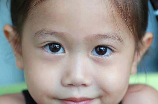 Närbild Ansikte Ler Söt Asiatiska Barn Flicka Porträtt Vacker Flicka — Stockfoto