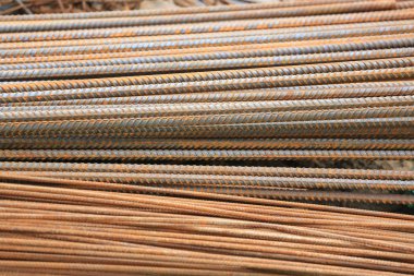 Rusty, Steel Bar 'ın arka planını güçlendiriyor. Beton inşaat için inşaat demiri.