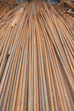 Rusty, Steel Bar 'ın arka planını güçlendiriyor. Beton inşaat için inşaat demiri.