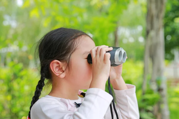 Asian Child Girl Binoculars Nature Fields Explore Adventure Concept — Stock Photo, Image