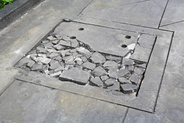 Cracked Concrete Drain Cover Cement Road — Stock Photo, Image