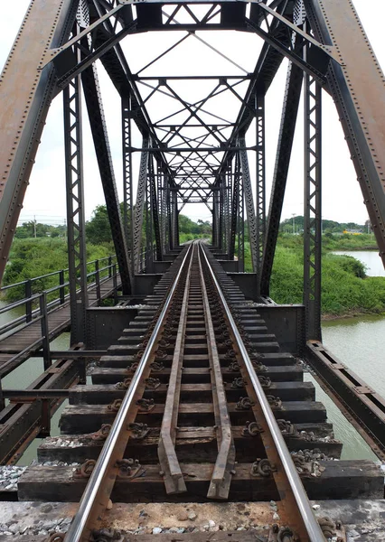 Spoorbrug Rivier — Stockfoto