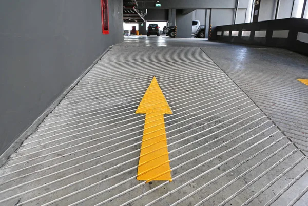 Força Flecha Placas Seta Amarela Como Marcas Estrada Sinal Seta — Fotografia de Stock