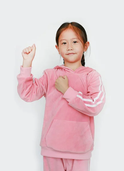 Adorable niña asiática en chándal rosa o coágulo deportivo —  Fotos de Stock