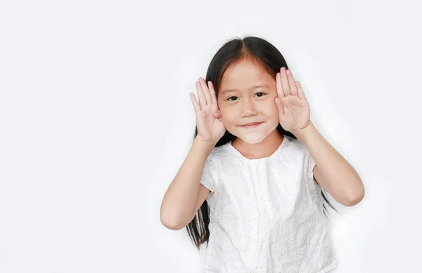 Glad Liten Barn Flicka Gester Spelar Peekaboo Över Vit Bakgrund — Stockfoto